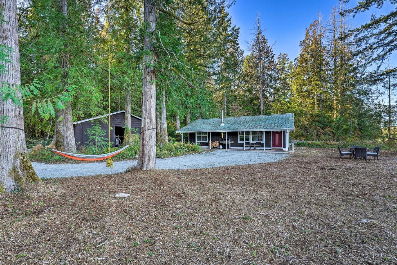 Dreamy Riverside Cabin With Fireplace And Grill Concrete Exterior foto